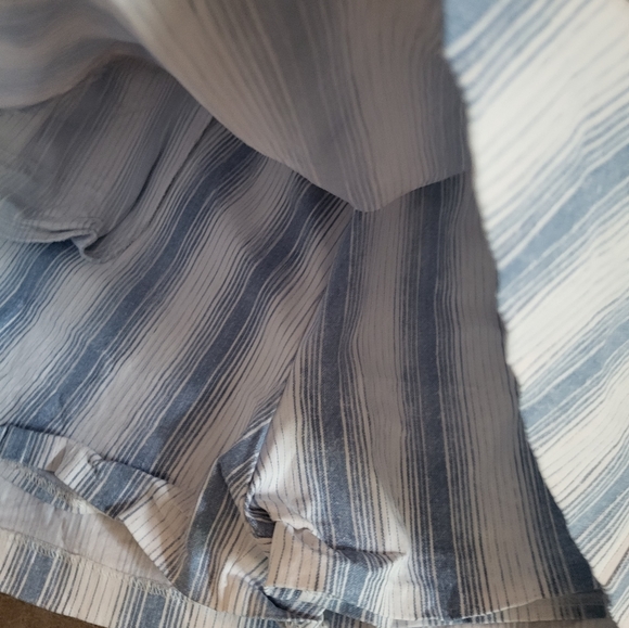 16P Zac & Rachel blue & white pin stripe pull on stretch skort - Picture 5 of 5